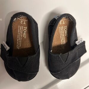 Infant size 2t black toms